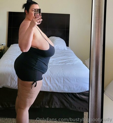 bustybigbootyjudy スター 裸 画像