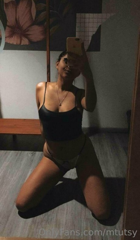 mtutsy 裸のポルノスター 画像