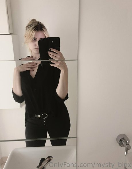 若い熟女OnlyFans セクシーヌード 画像