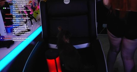 DMV オンリーファン ヌード 画像