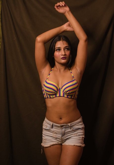 Tanyasinha Lovers エロティックモデル 写真