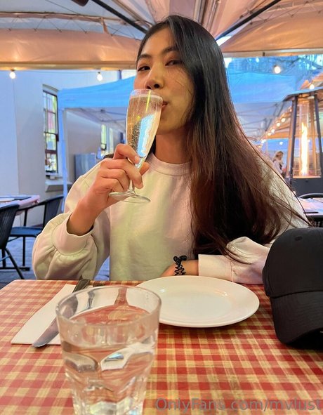 mvlust スター ヌード 写真