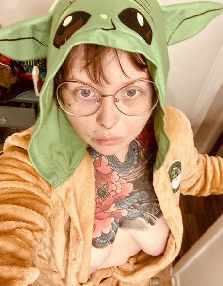 trashpanda4lyfeyo エロティックなスター 写真