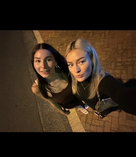 lilyinnes ポルノモデル 写真