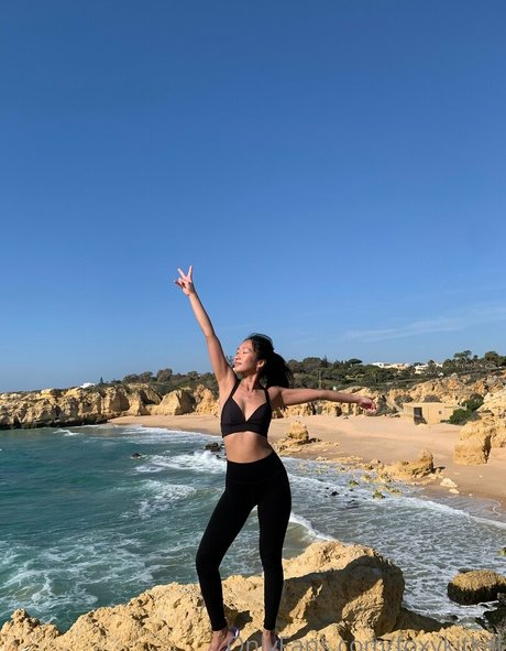 若いティーンのOnlyFans 美しいポルノ 写真