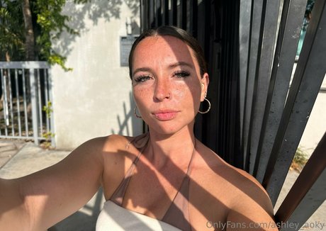 Ashley Aoky エロティックなポルノスター ギャラリー