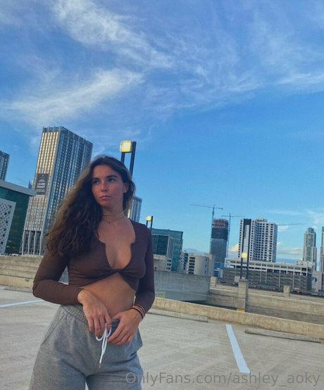 Ashley Aoky ホットスター 写真