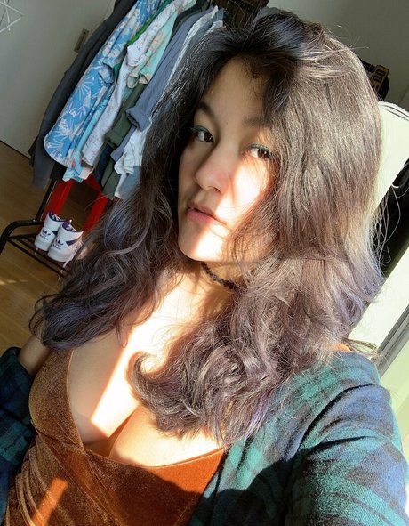 黒檀の白いチンポOnlyFans ヌード 画像