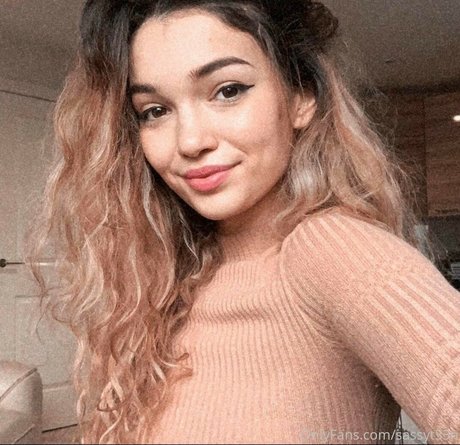 Sassyt33n アダルトスター 写真