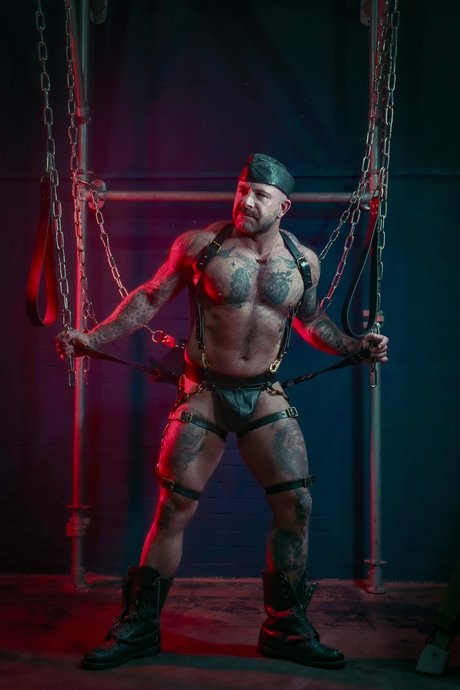 Dickie James 独占モデル 写真