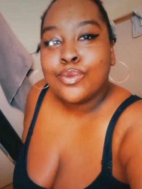 KindSiren ポルノモデル ギャラリー