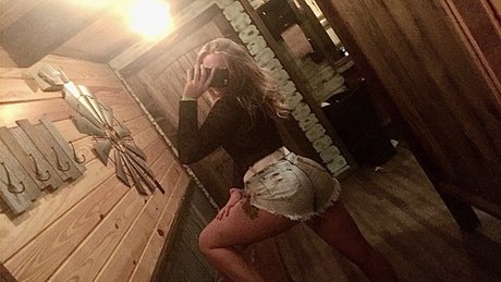 Delta Blue 裸のスター 写真