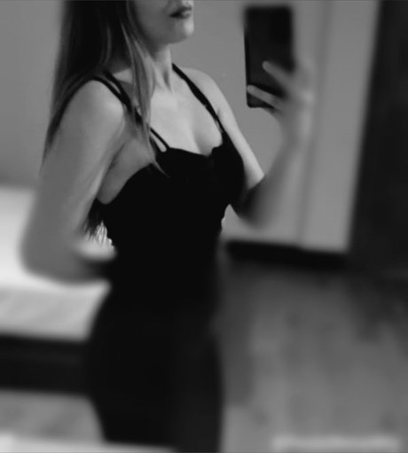 Paula Mena ポルノスター エロティック 写真