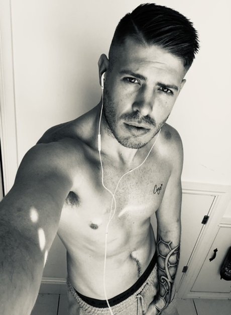 Shane Joel スター 裸 写真