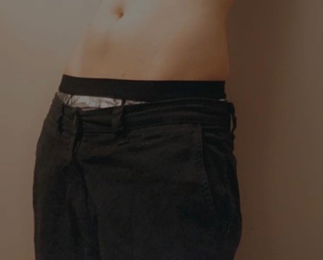 punk puppy 裸の女優 画像