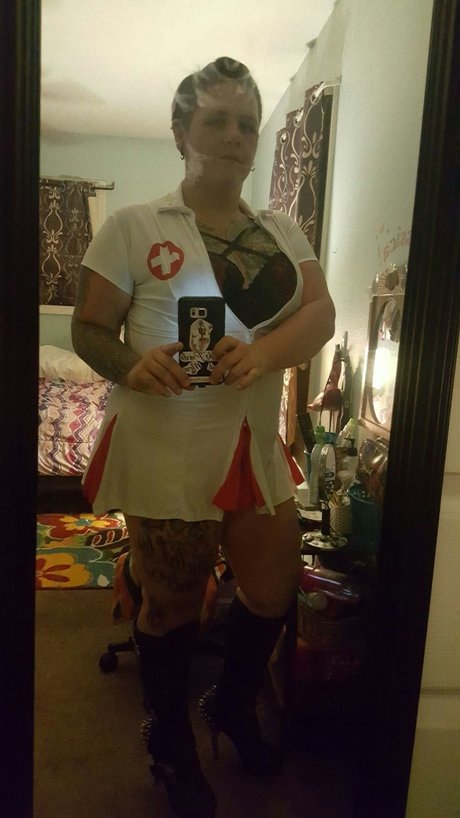 Thick inked chick ヌードモデル 画像