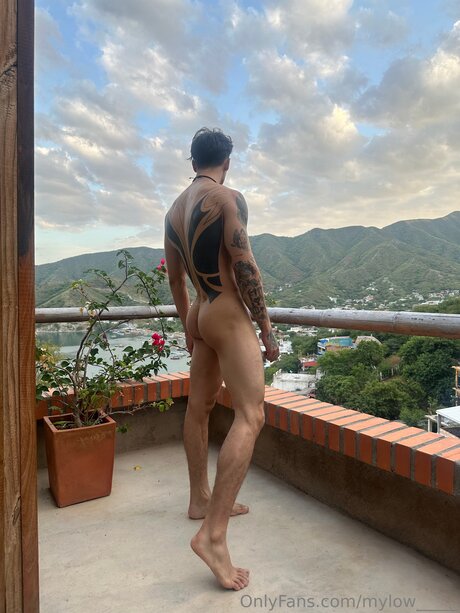 MilO ポルノスター 美しい 画像