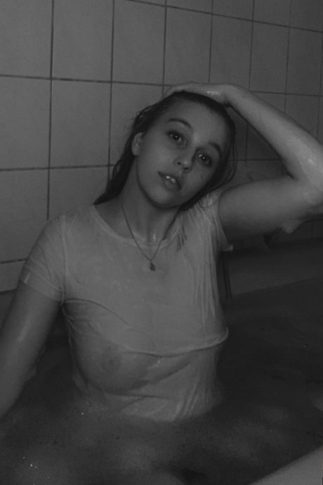 u189980474 ポルノ女優 写真