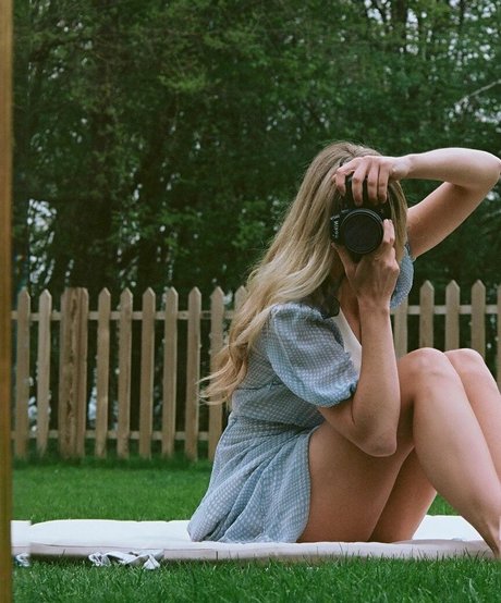 ぽっちゃりエモOnlyFans セクシーヌード 写真