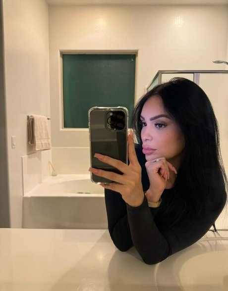 Rayleen Vega ホットなポルノスター 写真