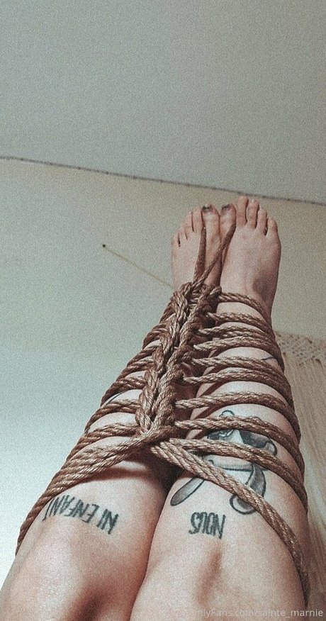 ランジェリーベイビーOnlyFans アートヌード 写真