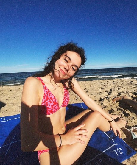 Julia Antonelli ホットモデル 画像