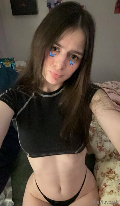 theyluvorah 高品質モデル 写真