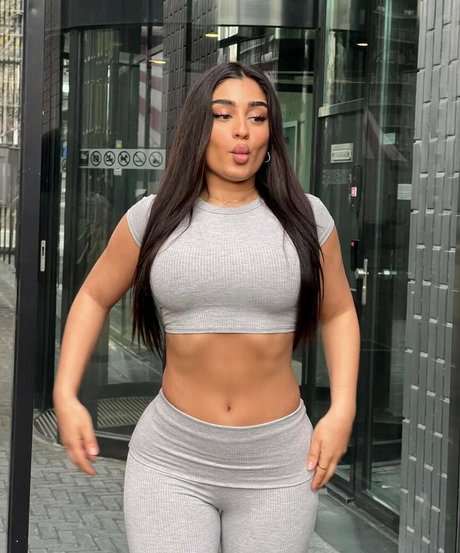 parmidashahh 裸モデル アーカイブ