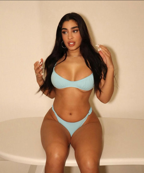 parmidashahh ポルノスター 写真