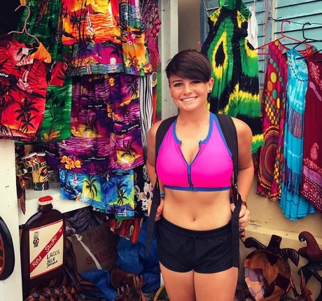 Hallie Clark ヌードのポルノスター 写真