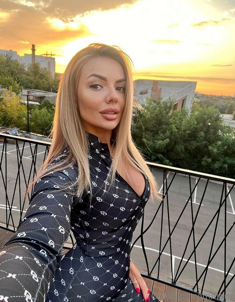 レズビアン ストラップオン OnlyFans 無料ヌード ギャラリー