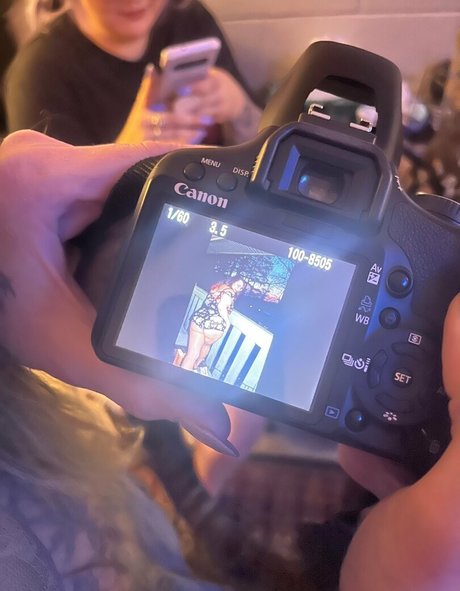 ブルネットの看護師OnlyFans ホット 写真