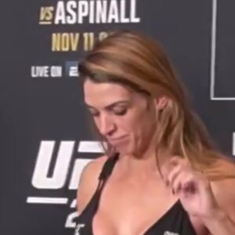 MacKenzie Dern ポルノスター ホット 写真