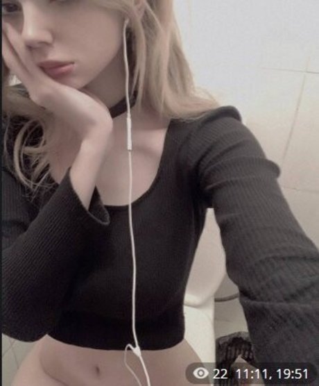 M uselessbeauty アートモデル 写真