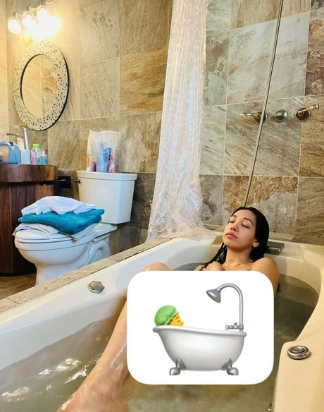 Valery Ortiz 裸のスター 写真