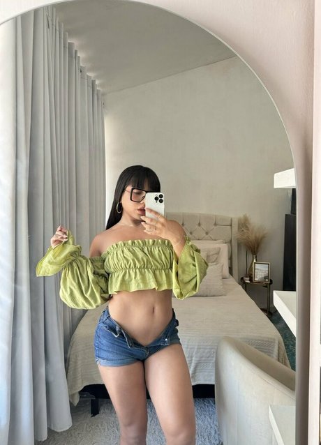 Isa Oelsi ポルノモデル 画像