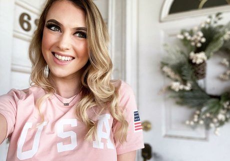 Emilee Atchley 完璧なスター ギャラリー