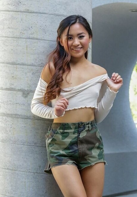 Elle Voneva 独占女優 写真