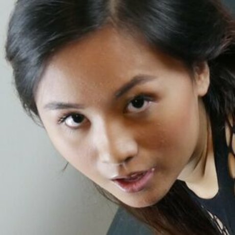 Elle Voneva 独占ポルノスター 画像