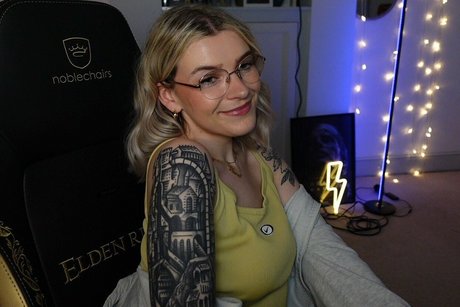 ビンボオンリーファンズ ホットヌード 写真