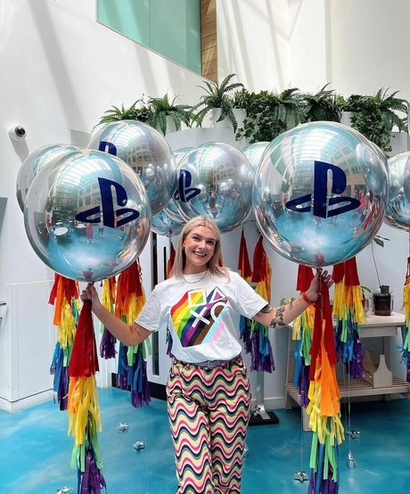 Emmalition ポルノスター トップ 写真