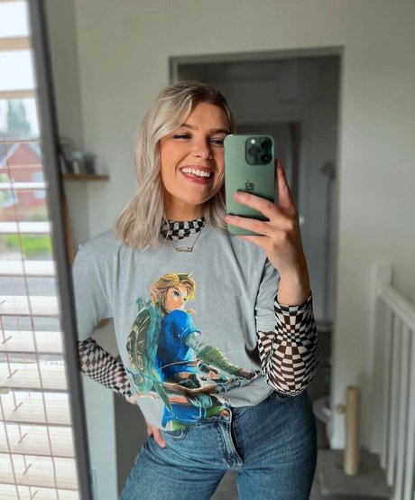 Emmalition エロティックなポルノスター 画像