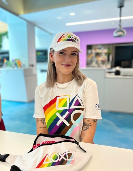 Emmalition 裸のモデル 画像