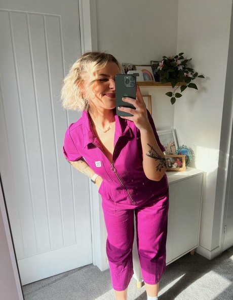 Emmalition セクシーモデル 写真