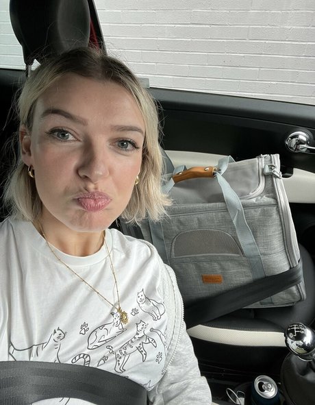 Emmalition ポルノ女優 画像