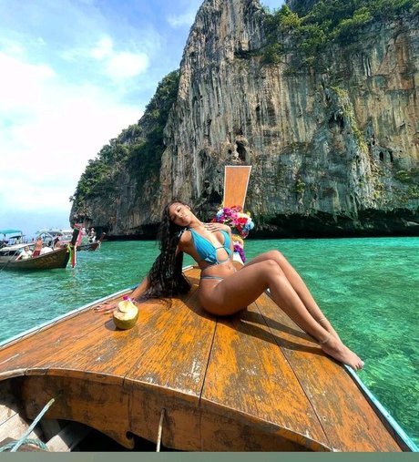 lightskinkim ポルノスター エロティック 画像