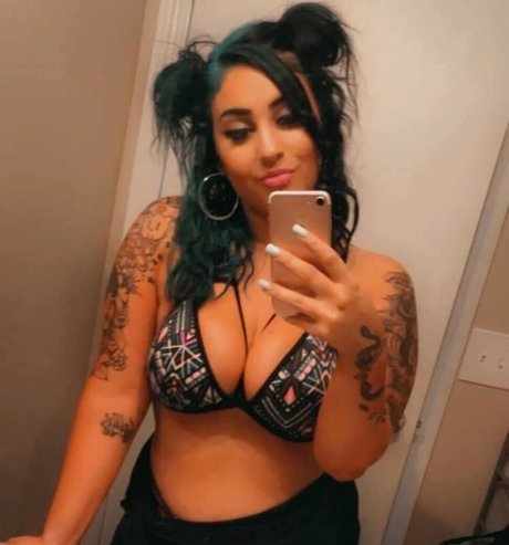 Megan Young Big Ass アートスター 写真