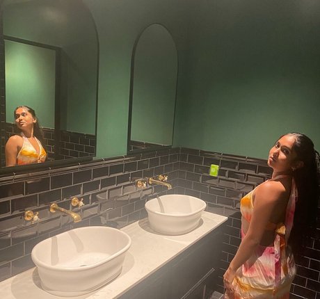 アナルパウグオンリーファンズ ヌード 写真