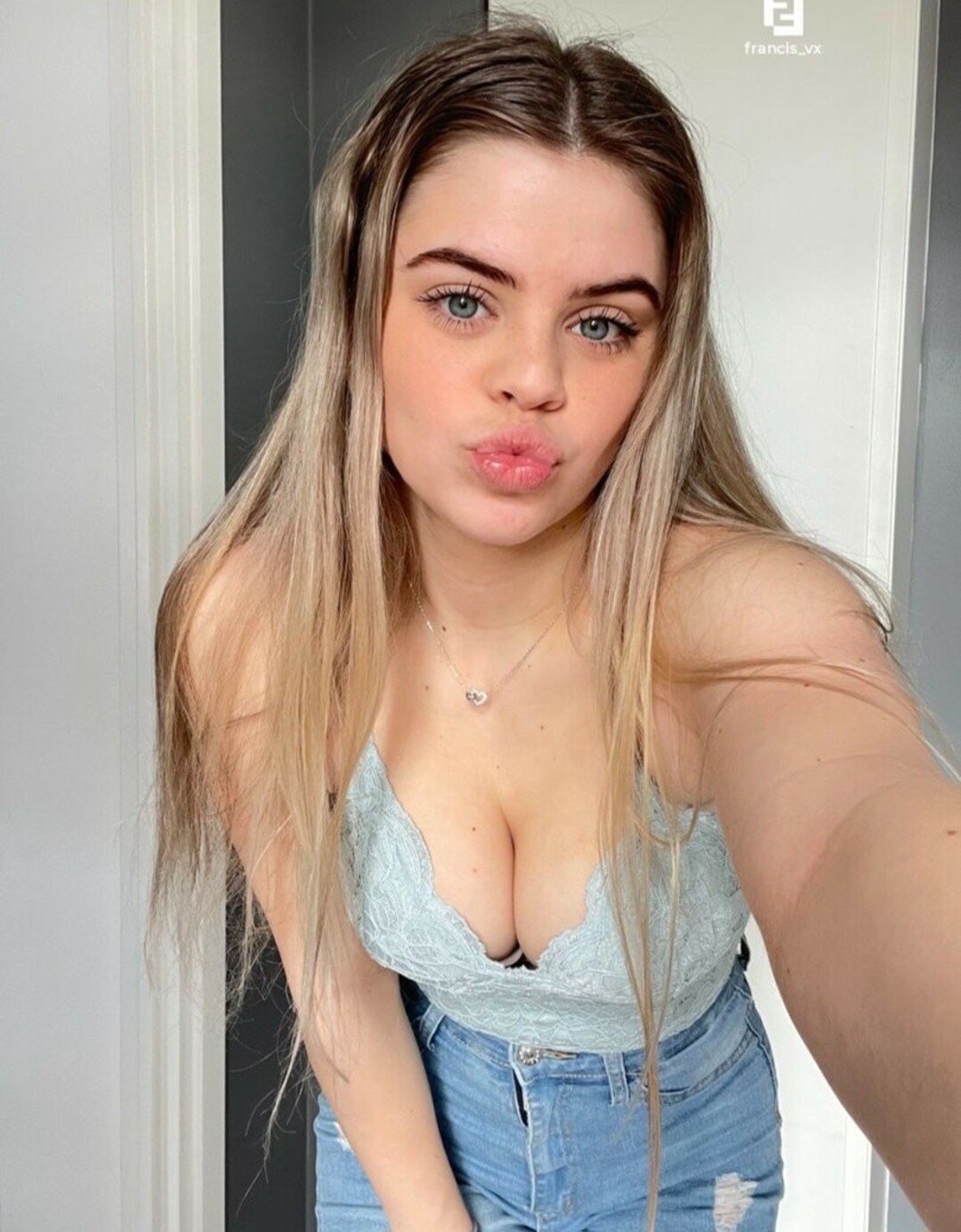 Francis vx ヌード女優 ギャラリー