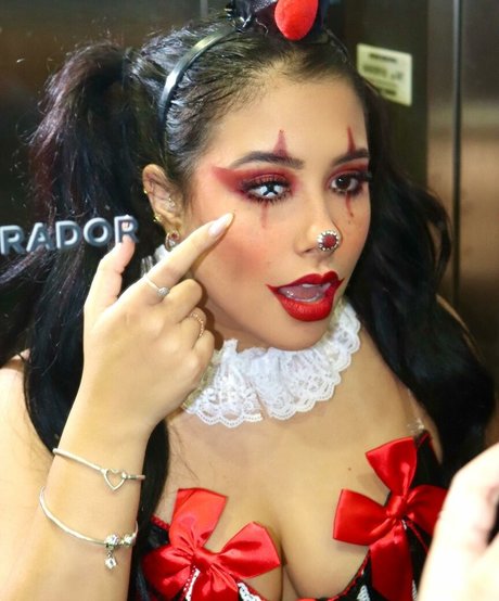 Cinthia Cruz エロティックなスター 写真